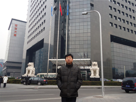 在北京考察建行总部大楼风水